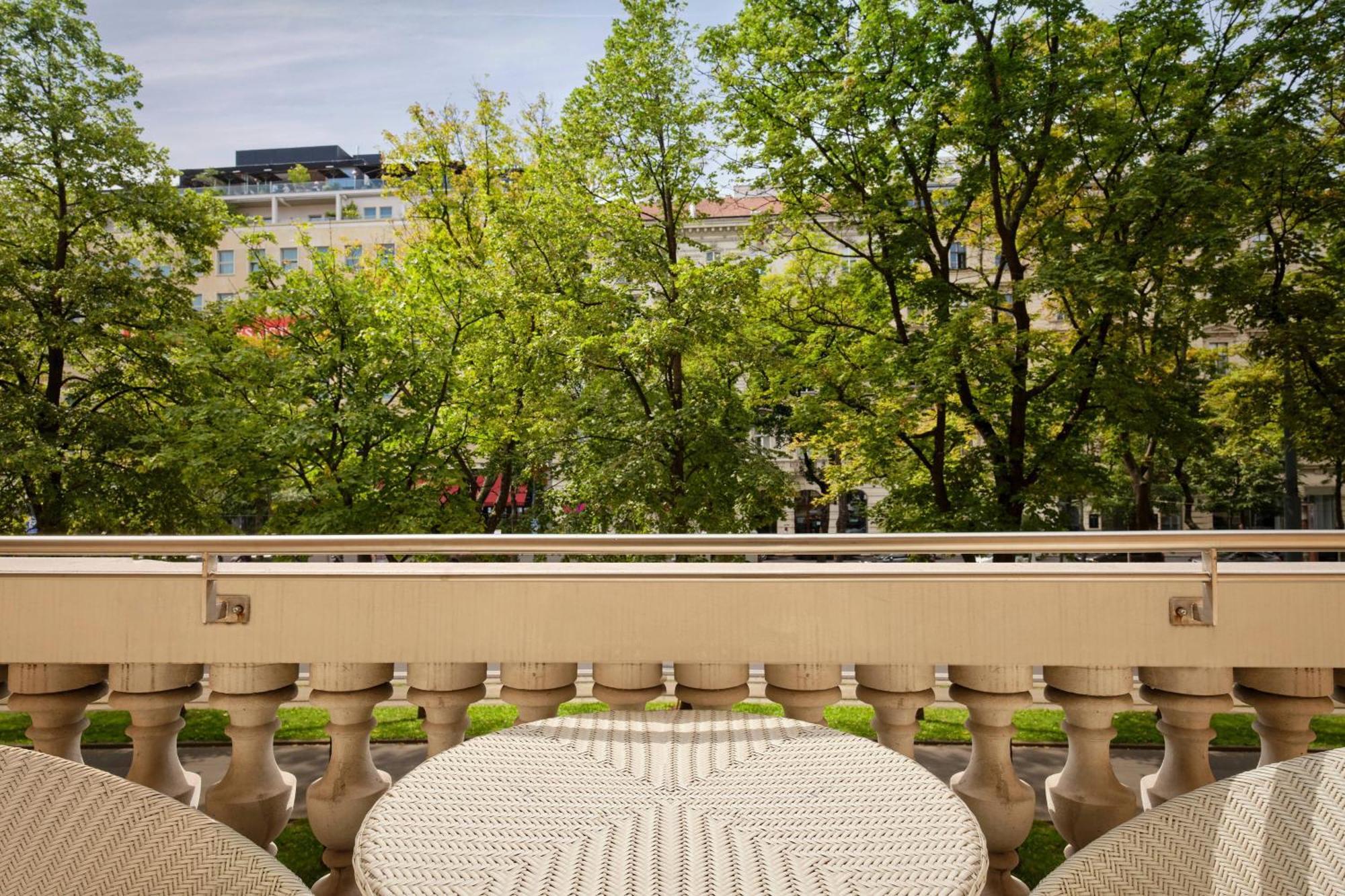 The Ritz-Carlton, Vienna Hotel Exterior photo